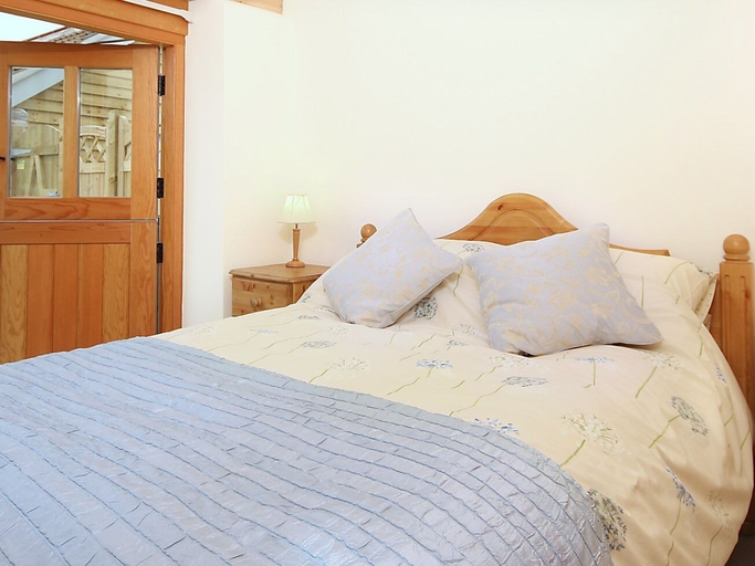 Bedroom 2, Pear Tree Cottages, Somerset