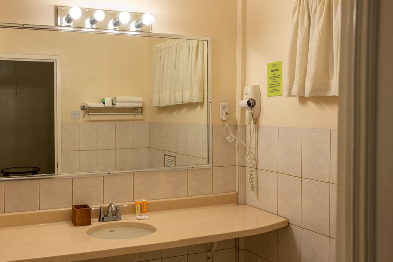 Bathroom 4, Grand Coastal Hotel, La Bonne Intention / Better Hope