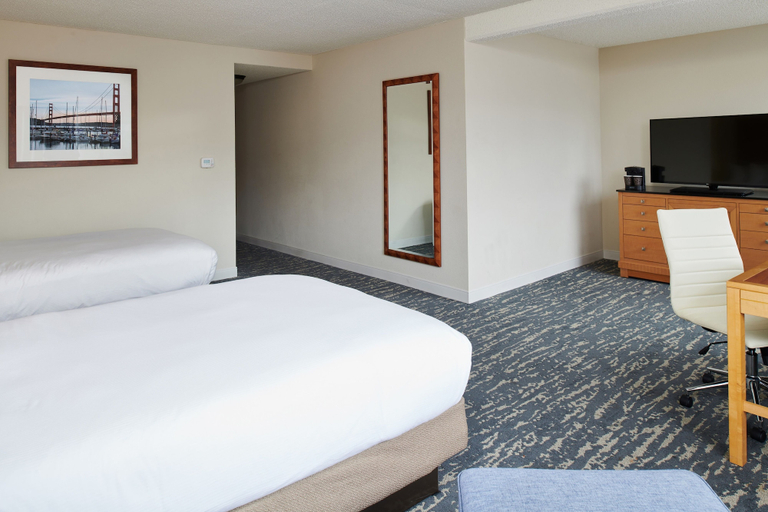 Bedroom 3, DoubleTree by Hilton Hotel Berkeley Marina, Alameda