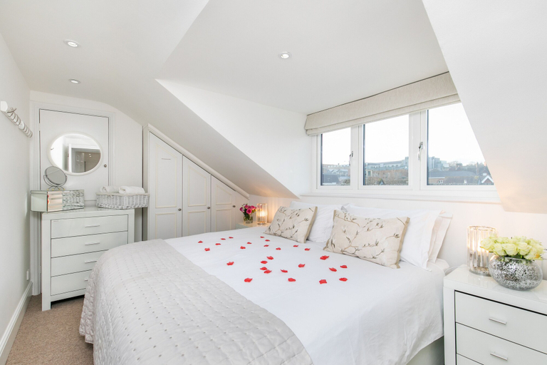 Bedroom 3, The Sky Penthouse, Hampshire