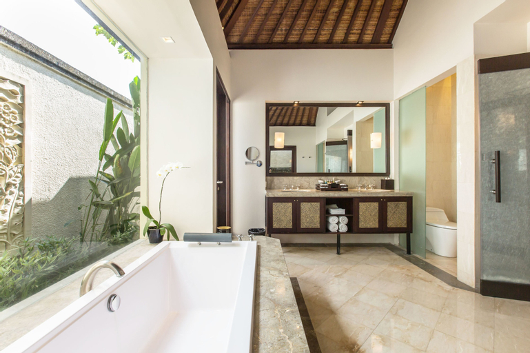 Bathroom 28