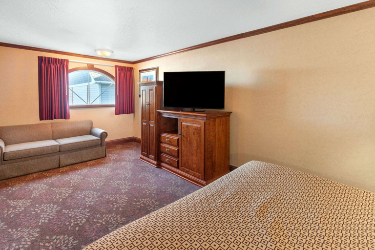 Others 5, Ramada by Wyndham Mackinaw City Waterfront, Cheboygan