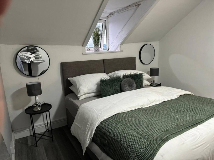Bedroom 4, Cozy Studio in Newport, Newport