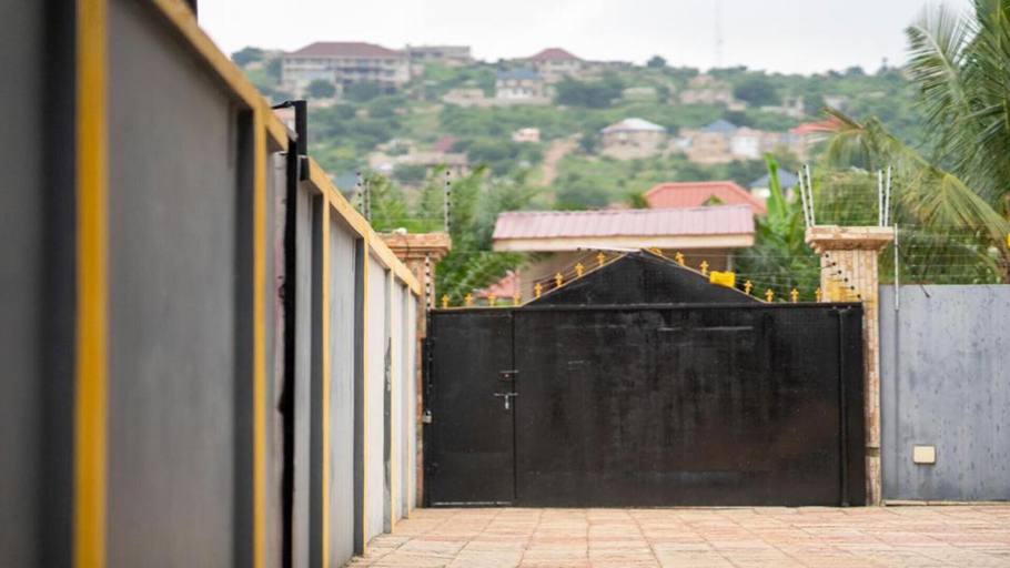 Property grounds, Impeccable 2-bed Apartment in Accra, Ga East