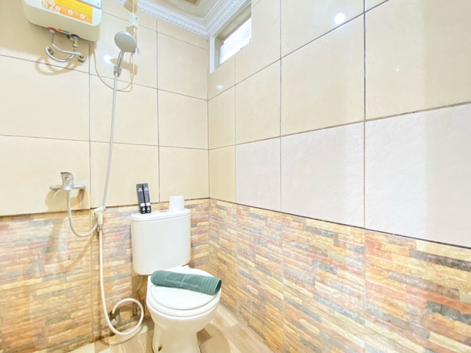 Bathroom 5, Modest 2Br Apartment At Suites @Metro, Bandung