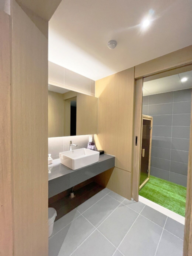 Bathroom 13