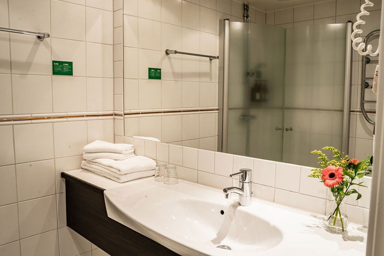 Bathroom 5, Stenungsbaden Yacht Club, Stenungsund
