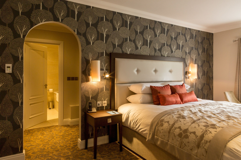 Bedroom 3, Oakley Hall Hotel, Hampshire