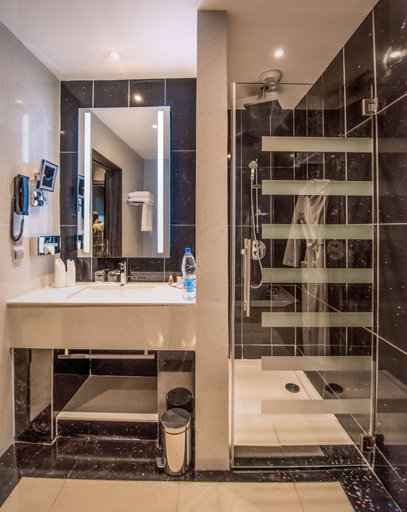 Bathroom 4, Krystal Palace Douala, Wouri