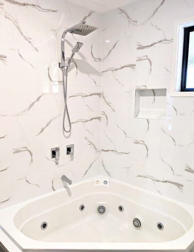 Bathroom 3, Seaview Motel and Apartments, Colac-Otway - South