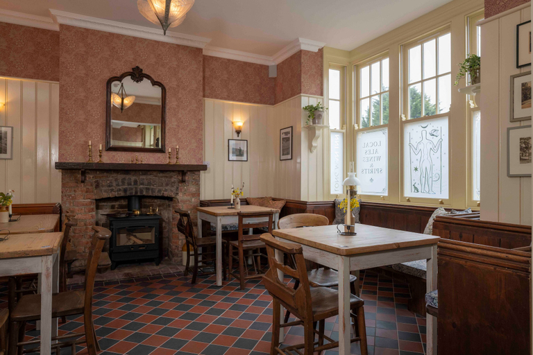 Others 5, Long Man Inn, East Sussex