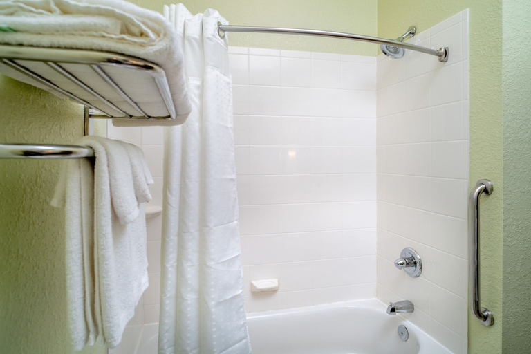 Bathroom 2, Holiday Inn Express & Suites LEBANON by IHG, Russell