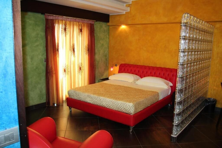 Bedroom 5, ABALON POMPEI RESORT, Napoli