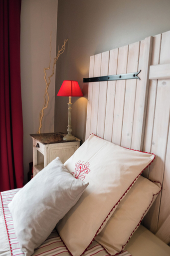 Bedroom 3, Les Galapons, Isère