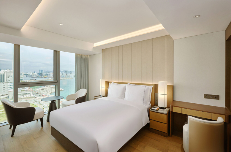 Bedroom 4, Wyndham Grand Busan Ijin, Seo