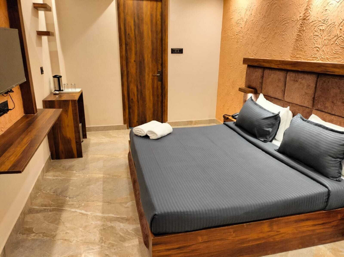 Bedroom 4, Sky High By T&M Hotels, Hardwar