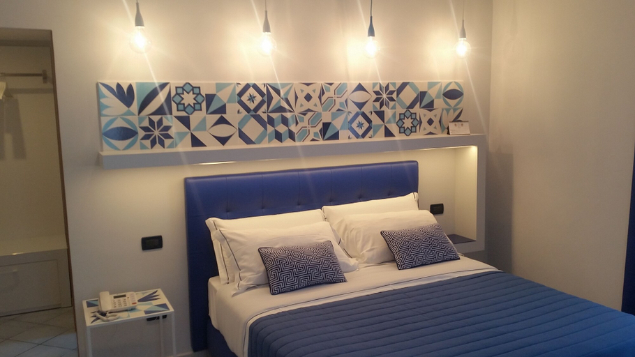 Bedroom 3, Hotel Leone, Napoli