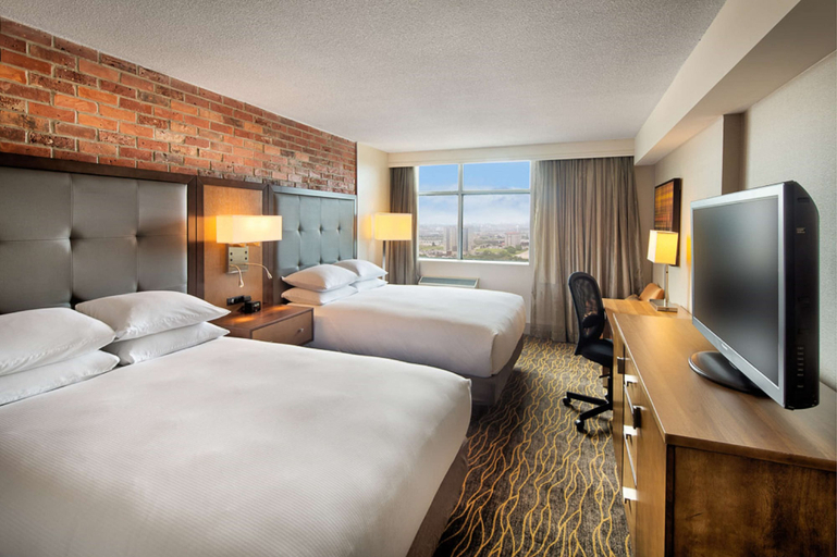 Bedroom 3, DoubleTree by Hilton Toronto Airport, Toronto