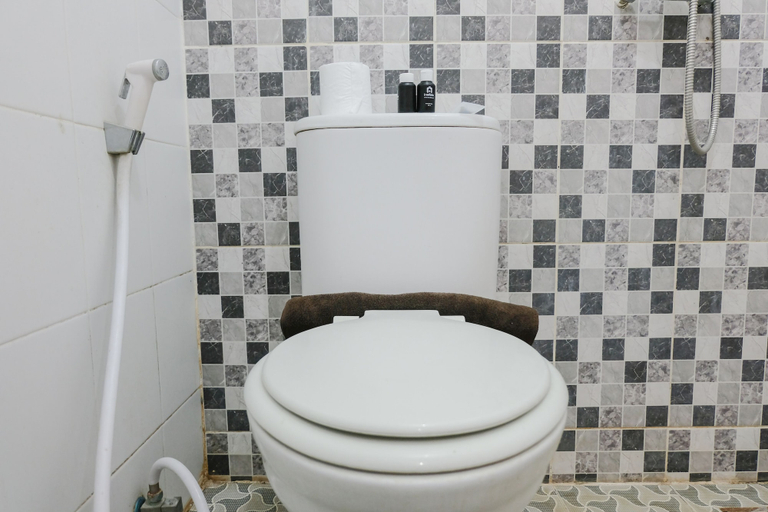 Bathroom 3, Homey 2Br At Suites @Metro Apartment, Bandung