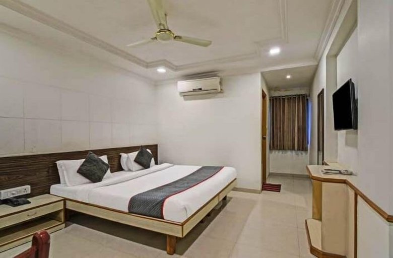 Bedroom 4, Treebo RVG, Alkapuri, Vadodara
