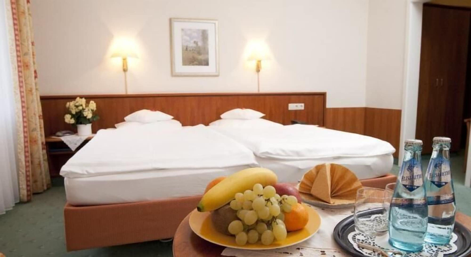 Bedroom 3, Hotel Haus am Park, Hochtaunuskreis