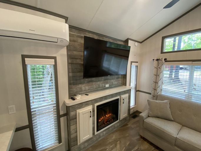 Others 5, Lincolnwood Tiny House 13, Washburn