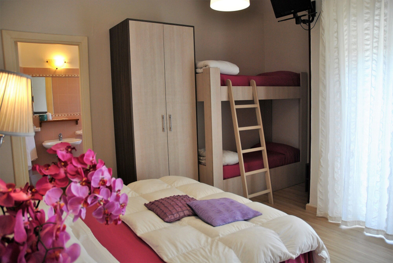 Bedroom 3, Villa Fiorita, Napoli