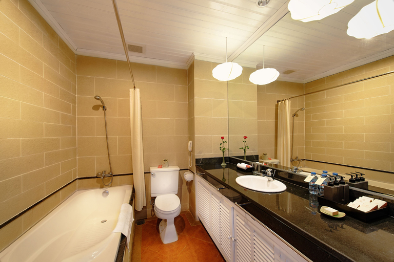 Bathroom 5, Hoi An Beach Resort, Da Nang