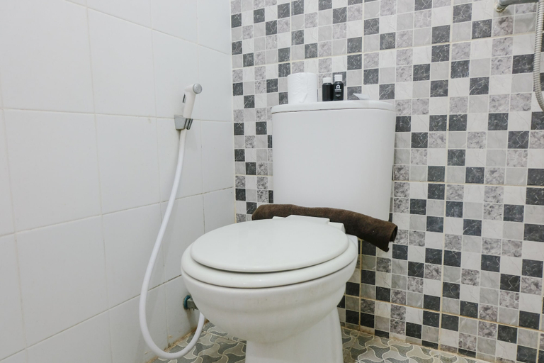 Bathroom 3, Homey 2Br At Suites @Metro Apartment, Bandung