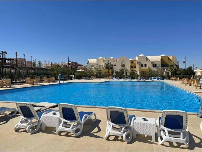 Pool 3, 2-bed Property in Makadi Heights, Safaja