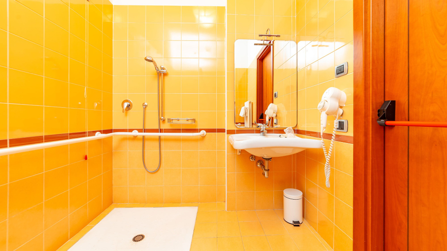 Bathroom 5, Prealpi Hotel, Treviso