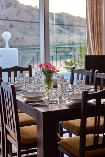 Food & Drinks 5, Lake View Suites, Crete