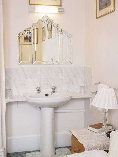 Bathroom 5, Braemar Guest House, Derbyshire