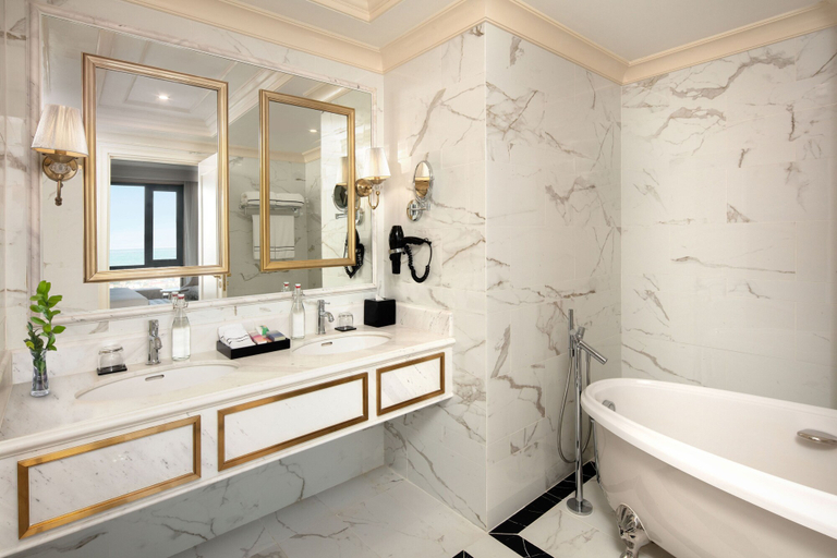Bathroom 5, Melia Vinpearl Quang Binh, Đồng Hới