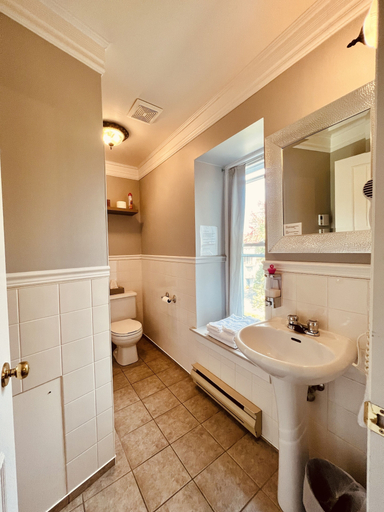 Bathroom 4, Le Chateau du Lac, Memphrémagog