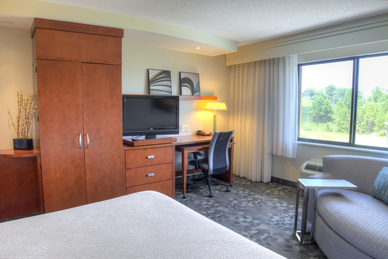 Bedroom 2, Courtyard by Marriott Mobile Daphne/Eastern Shore, Baldwin