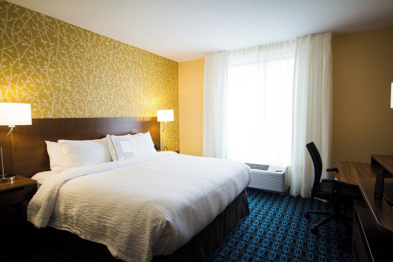 Bedroom 4, Fairfield Inn and Suites Denver Northeast Brighton, Adams