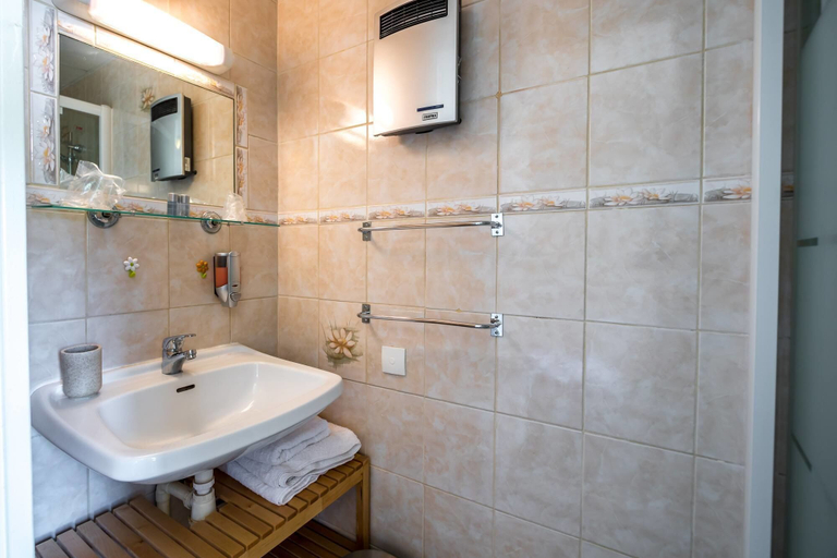 Bathroom 5, Hôtel Des Moulins, Bouches-du-Rhône