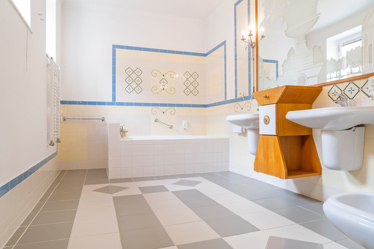 Bathroom 3, Tři Lilie, Cheb