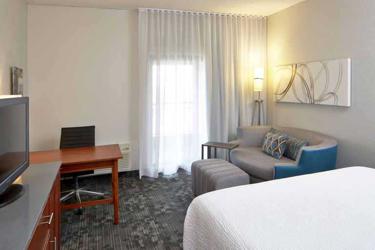 Bedroom 4, Courtyard by Marriott Bloomington by Mall of America, Hennepin