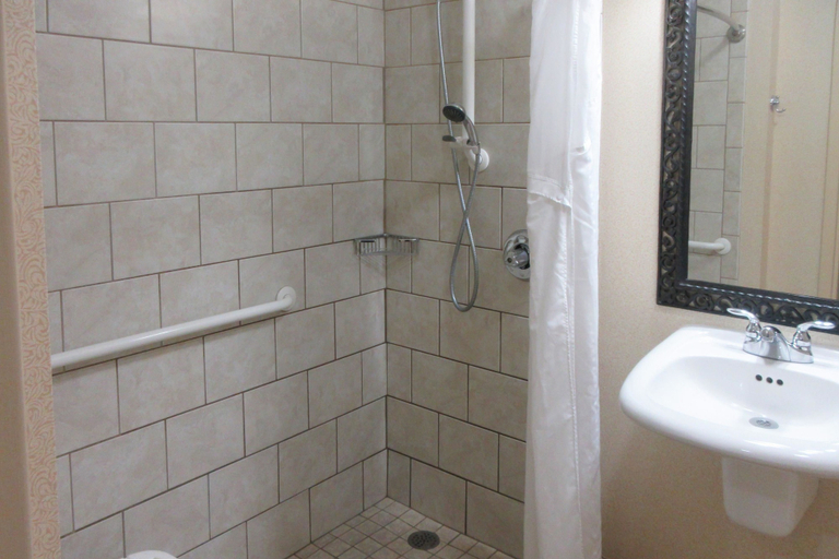 Bathroom 4, Quality Inn Oneonta Cooperstown Area, Otsego
