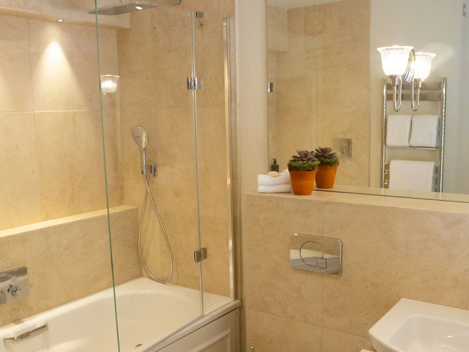Bathroom 3, The White Horse Inn, West Sussex