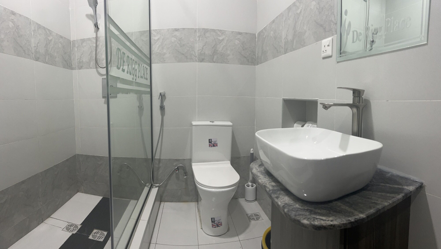 Bathroom 5, De Rigg Place Victoria Island, Eti-Osa