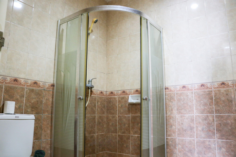 Bathroom 3, Elegant And Homey 2Br Puri Garden Apartment, West Jakarta