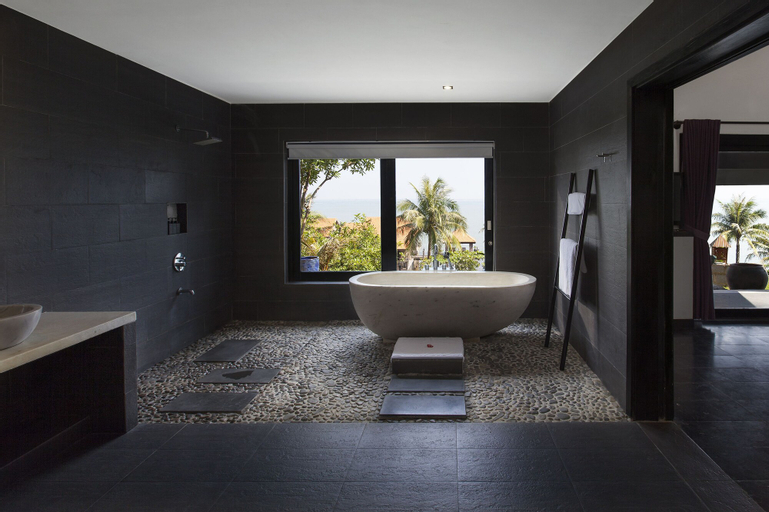 Bathroom 7