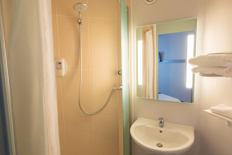 Bathroom 4, B&B HOTEL Angers 2 Université, Maine-et-Loire