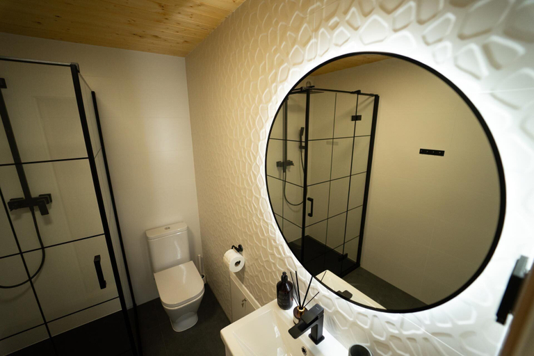 Bathroom 4, Skårungen, Vågan