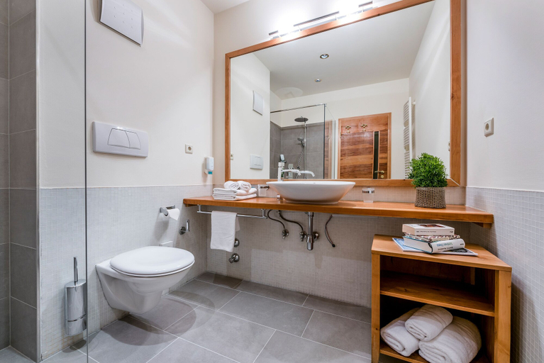Bathroom 5, Botango, Bolzano