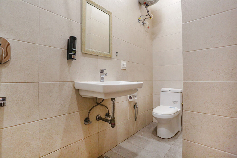 Bathroom 3, FabHotel GK Residency, Delhi