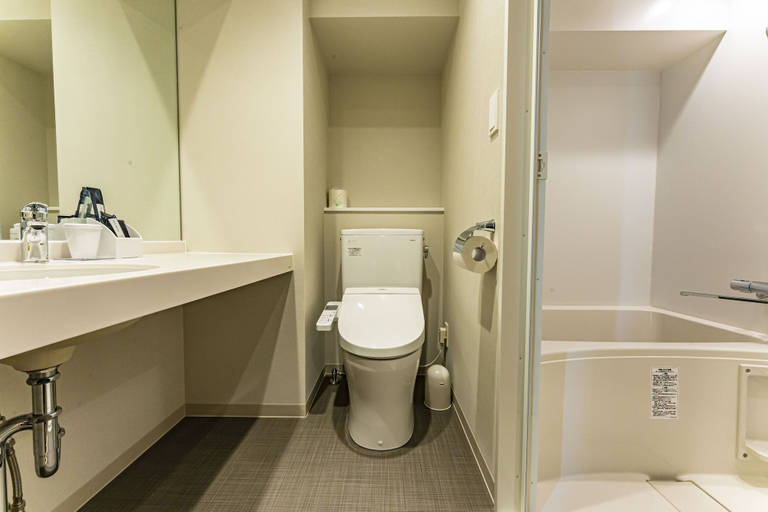 Bathroom 5, CVS Bay Hotel, Edogawa